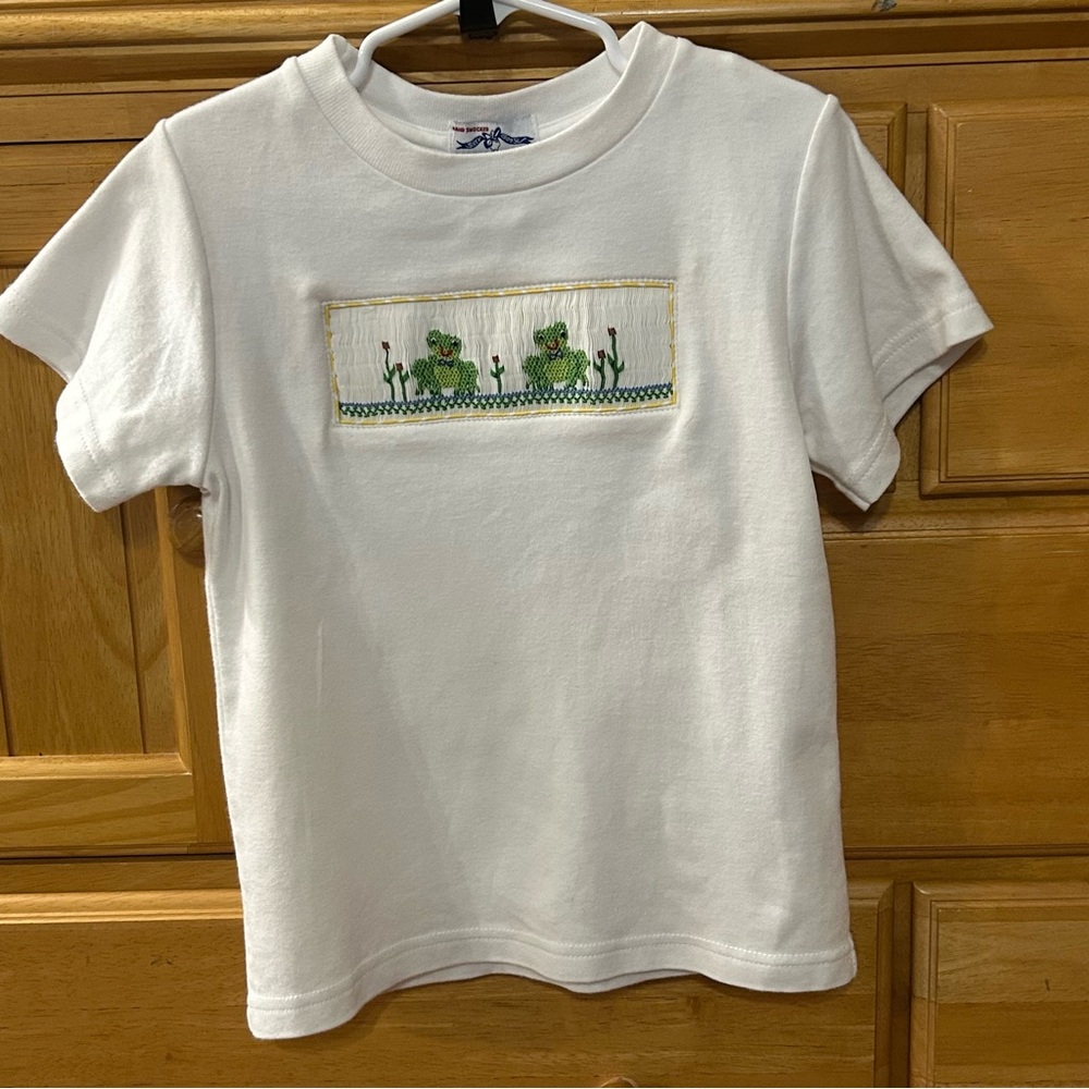Silly Goose Boy’s White Short Sleeve Cotton Tee Shirt w/Frog Smocking Size 5